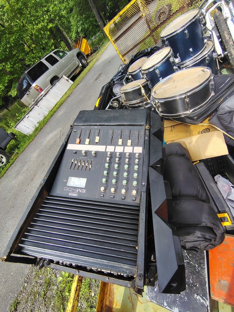 Yamaha EM 1400 Mixer