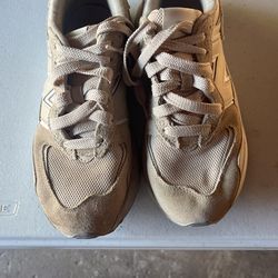 New Balance M8.5