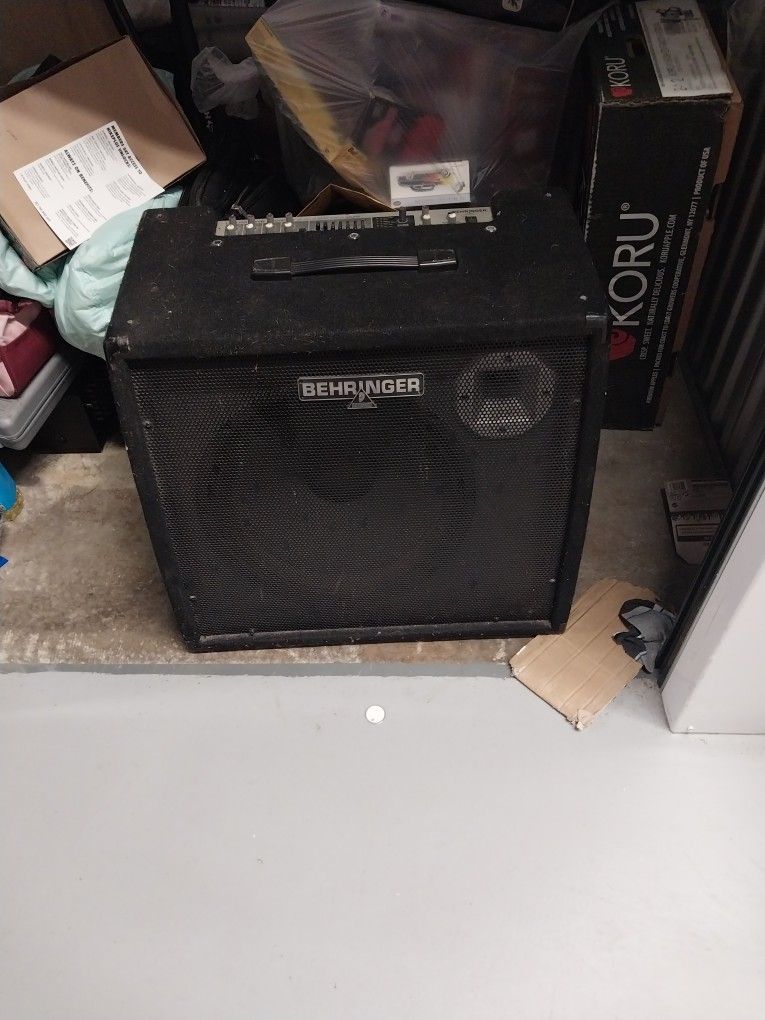 Behringer K3000FX Ultra Tone Keyboard Amplifier 