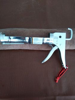 Workforce 10oz ratcheting caulking gun