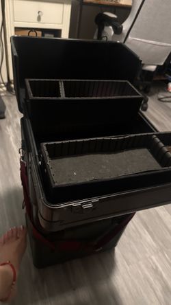 Make up box -rolling makeup/train case