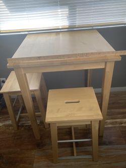 Stools & table