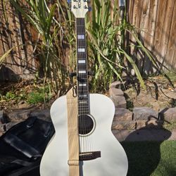 LIKE NEW MITCHELL ACOUSTIC ELECTRIC GUITAR JUMBO FULL SIZE WITH CASE NEW STRINGS BUILD IN TUNER 