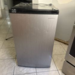 Daewoo Mini Fridge 