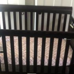 Sorelle Baby Crib & Changer