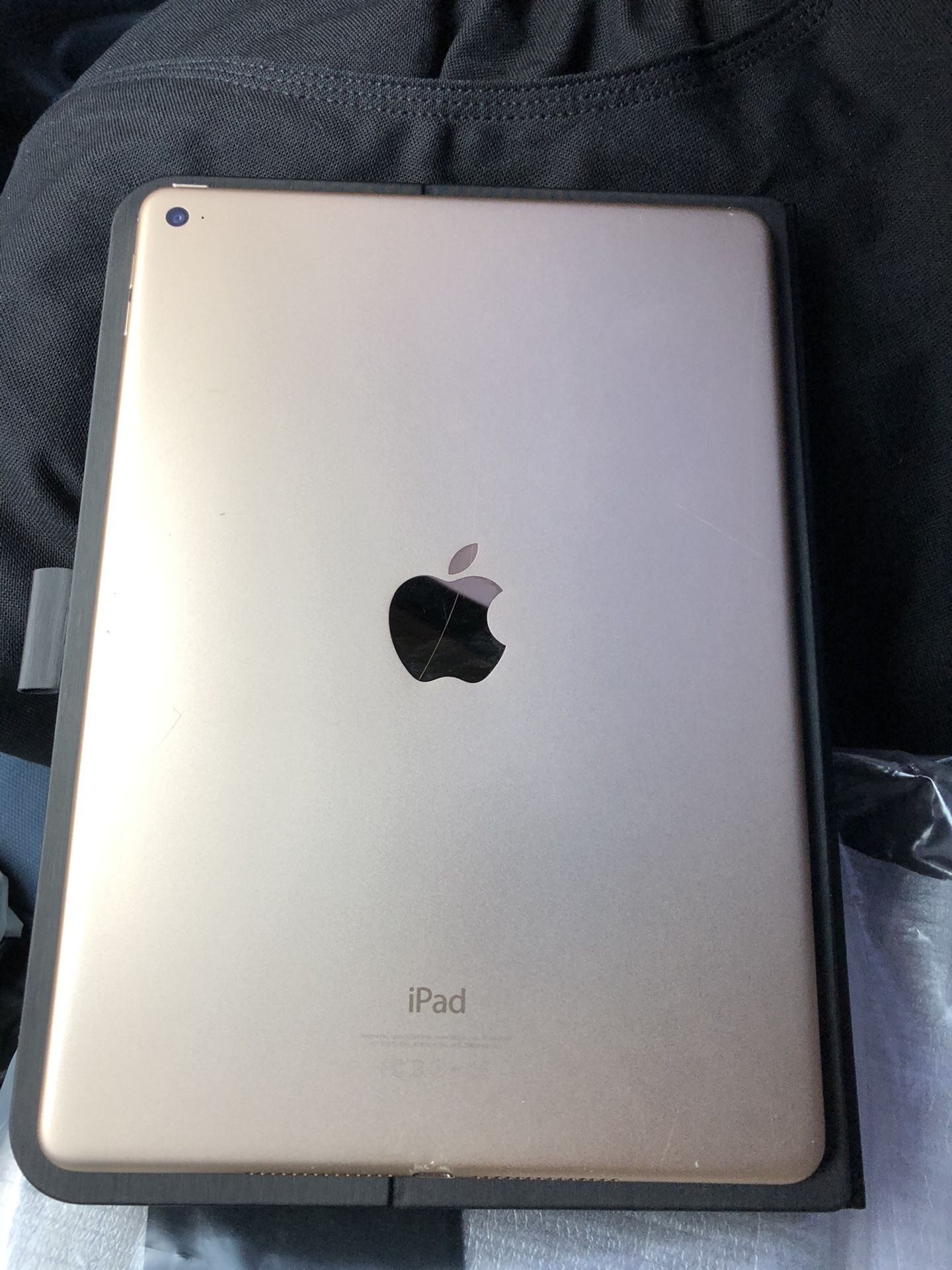 iPad Air 2 Gold/ and Brand New ZAGG Keyboard Case