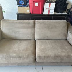 Pull Out Couch / Full size bed
