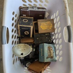 Antique cameras. All used to work back in those days.