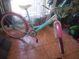 Schwinn beach cruiser pink and blue the black one is sold