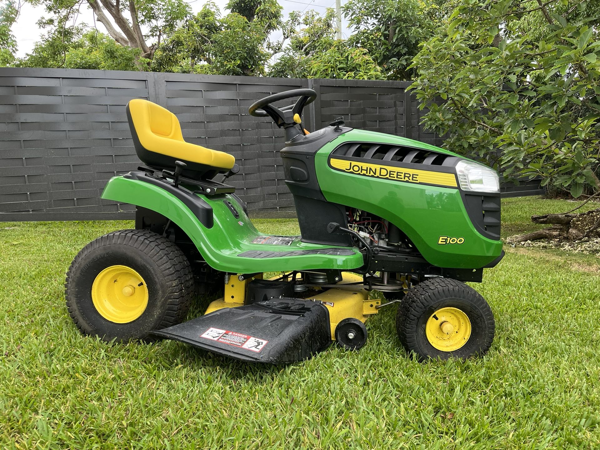 John Deer E100