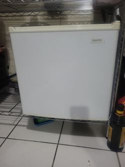 Mini Refrigerator Sanyo