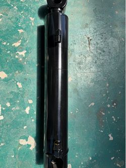 Bobcat tilt cylinder