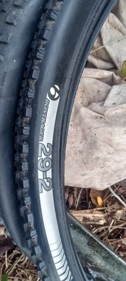 (2) Bontrager 29" Tires.   Picture Says It All.  This Price Is For 2 Tires