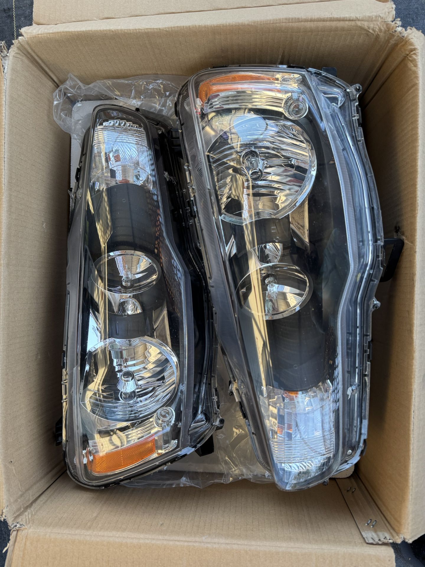 Mitsubishi Lancer Headlights / Headlamps