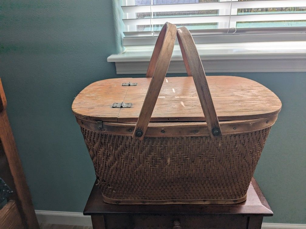 Antique Picnic Basket TF