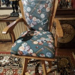 BRAND NEW SWIVEL STOOL CHAIR WITH POOL BALL DESIGNS NEW 