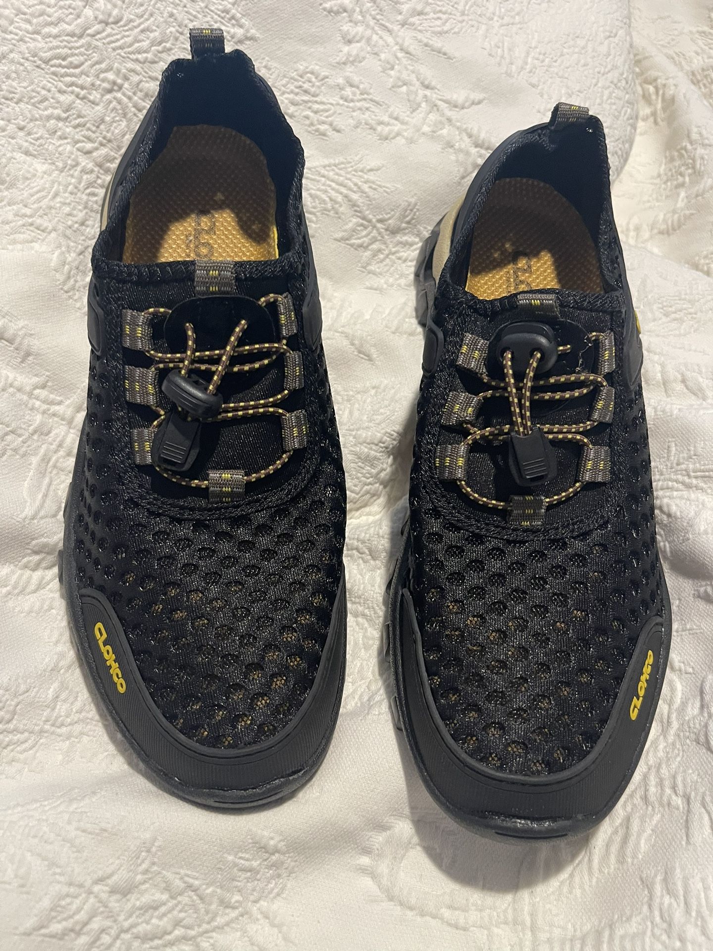 NWOT Clohco Mens Black Mesh Sneakers Size 9