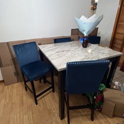Dinning Table And Chairs 