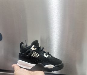 Retro 4s Size 7c