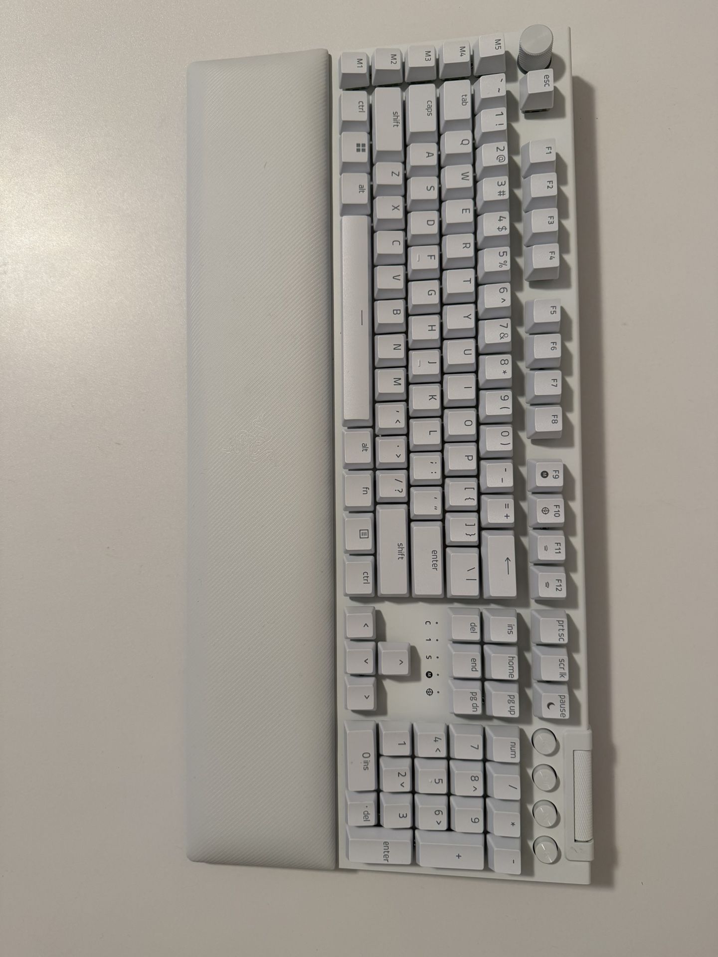 Razer BlackWidow v4 PRO (WHITE) (Green Switches/Clicky)