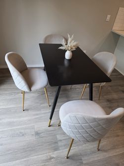Modern 47” Table 4 chairs