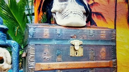 Halloween Tiki Decor
