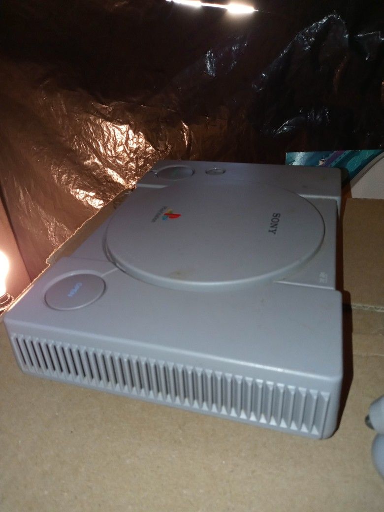 Playstation (console)