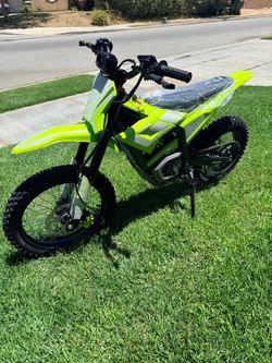 VALTINSU EM5 Pro 60V Electric Dirt Bike w/Light & Display, Off-Road Motorcycle 5600W 3 Speed Modes (Max 52MPH) Range 60 MI,17"/14" Tires,Dual Suspensi