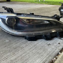 2016 Chrysler 200 Headlights With His Bulbs