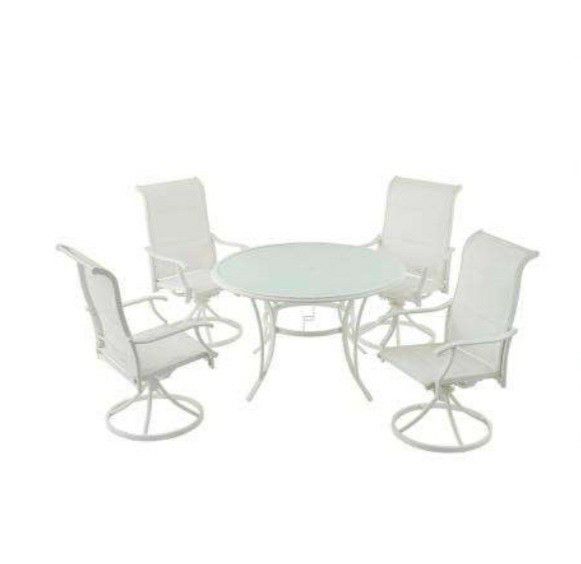 NEW IN BOX!! Round Glass Top Outdoor Patio Table