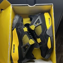 Jordan 4 Retro “Yellow Thunder”