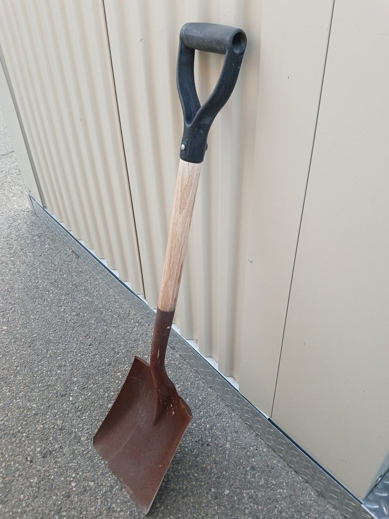D Handle Wood Transfer Shovel