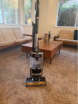 Shark upright vacuum cleaner