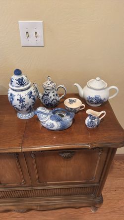 Blue And White Lot Of Six Porcelain Ceramic Items