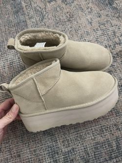 Uggs Woman’s Platforms
