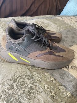 Yeezy 700 Mauve Size 11.5