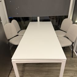 Extendable Table / Chairs