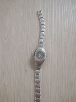 Gucci Quartz Women's Watch Silver