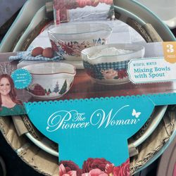 Mixing Bowls With Spout