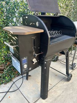 Camp Chef Pellet Grill Smoker 575 sq. in. with LCD Screen Meat Probe 500°F Max