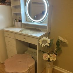 vanity with stool for sale 