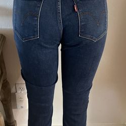 Levi’s mid rise size 10