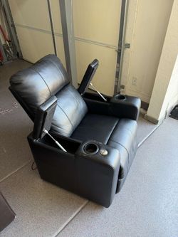 Comfortable Black Recliner
