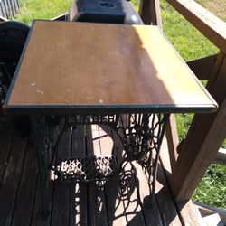 SINGER SEWING MACHINE  TABLE 