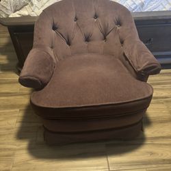 Barrel Chair On Casters EXCELLENT 