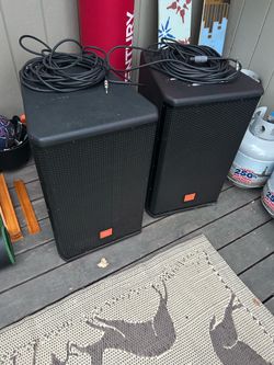 JBL MRX500 plus two cords