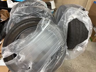 Set of Continental CrossContact LX25 Tires – 285/45R22 114H XL
