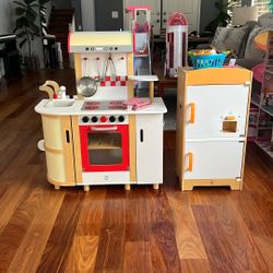 Hape Toy Kitchen Set With Working Ice Machine