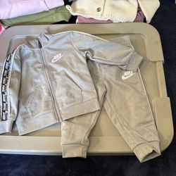 Nike Outfit Sz12 Mths