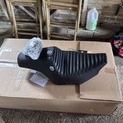 San Diego Customs BAGGER BACKREST SEAT Tuck ‘N Roll - 2024 RG / SG - 2023-2024 CVO